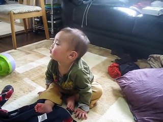 Baby is falling asleep like a cute kitten 2016