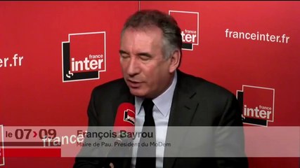 François Bayrou prend le pari avec Patrick Cohen : "Le code du travail fait 2000 pages et 2kg !"