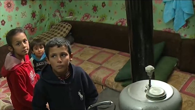 العاصفة الثلجية تفاقم معاناة اللاجئين السوريين في لبنان