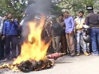 MCD workers protest against Delhi Government