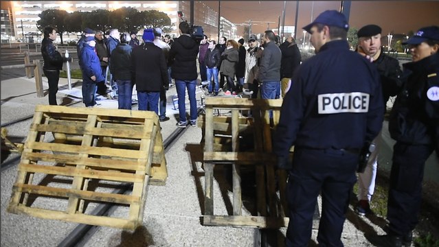Les taxis bloquent l'accès à l'aéroport de Blagnac
