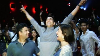 Akshay Kumar Visit Theatres | Fans Go CRAZY | AIRLIFT