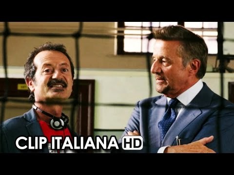 La scuola più bella del mondo Clip Ufficiale 'Siamo circondati' (2014) - Christian De Sica HD