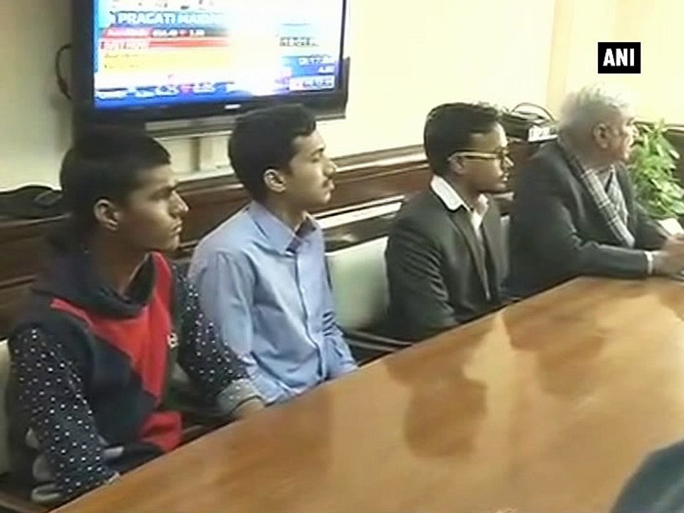 Jaitley meets school media contest winners