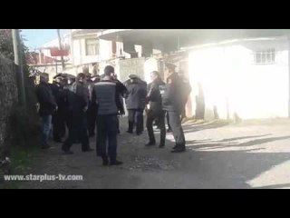 Download Video: TËRHIQET POLICIA, ARRIHET MARRËVESHJA PARAPRAKE MES BANORËVE DHE PËRMBARUESVE