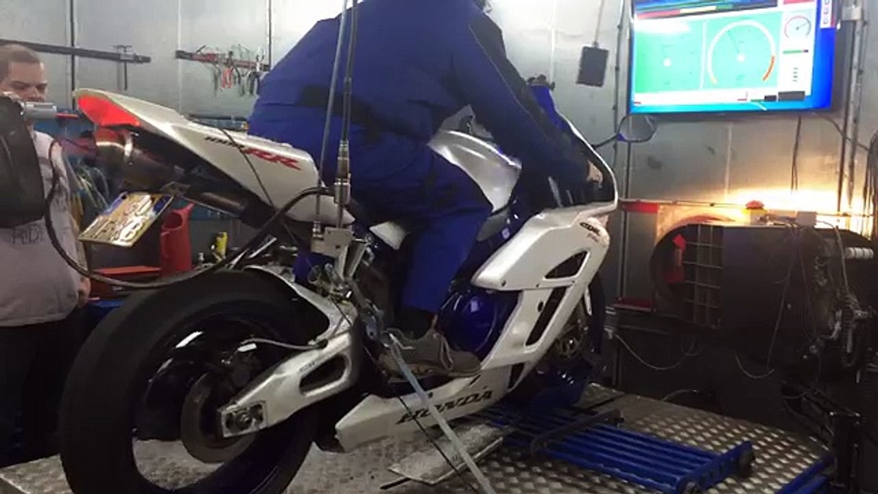 Fireblade 1000rr 2005 op testbank