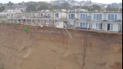 Peligroso derrumbe de acantilado amenaza bloque de casas