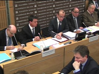 Déchéance de nationalité: Valls gomme la référence aux binationaux pour faire passer la mesure