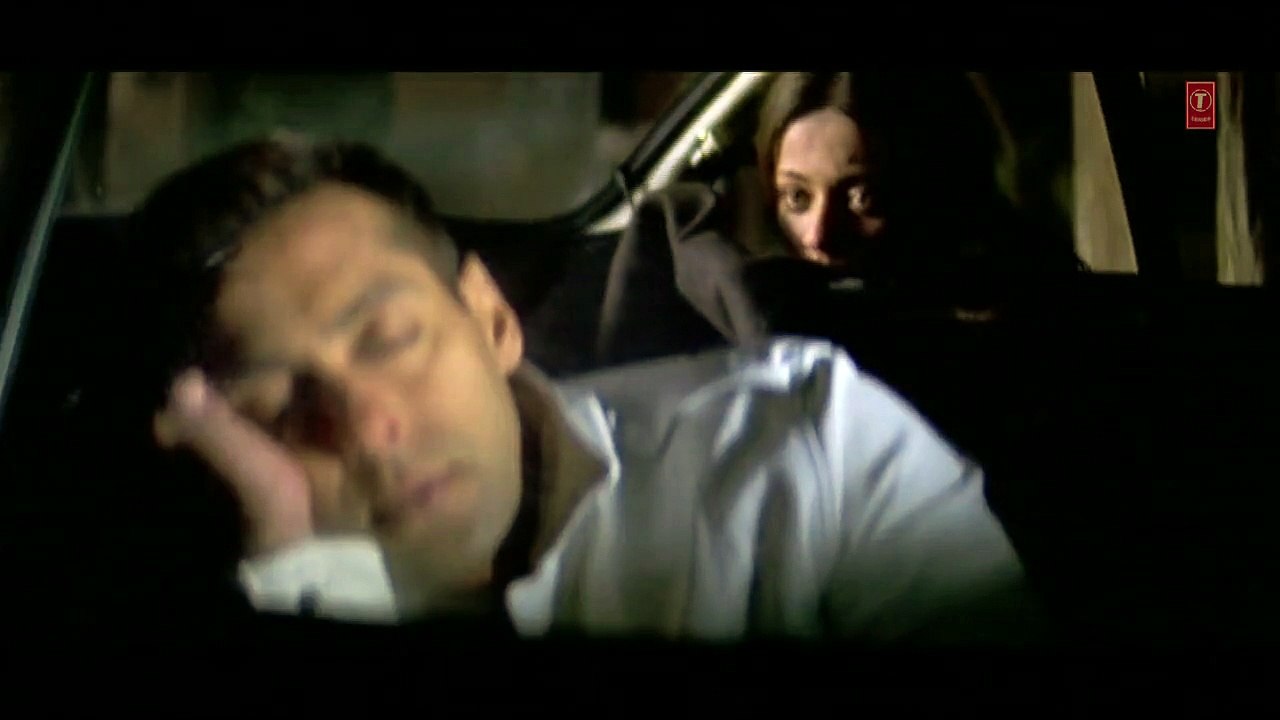 Aake Bharlo Bajuo Mein Song HD Video Lucky