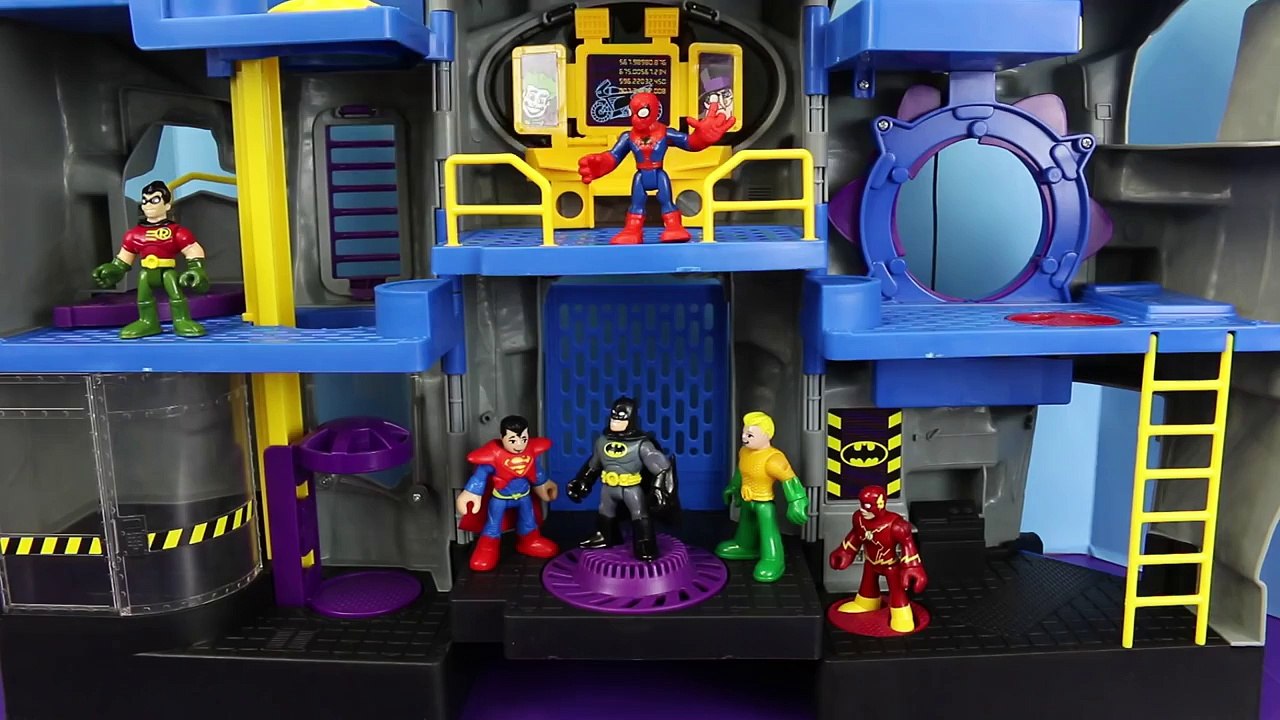 Batman Batmobile vs The Joker Tank Helped by Te...