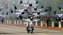 Inde : Cascades à moto pour le défilé du Jour de la République