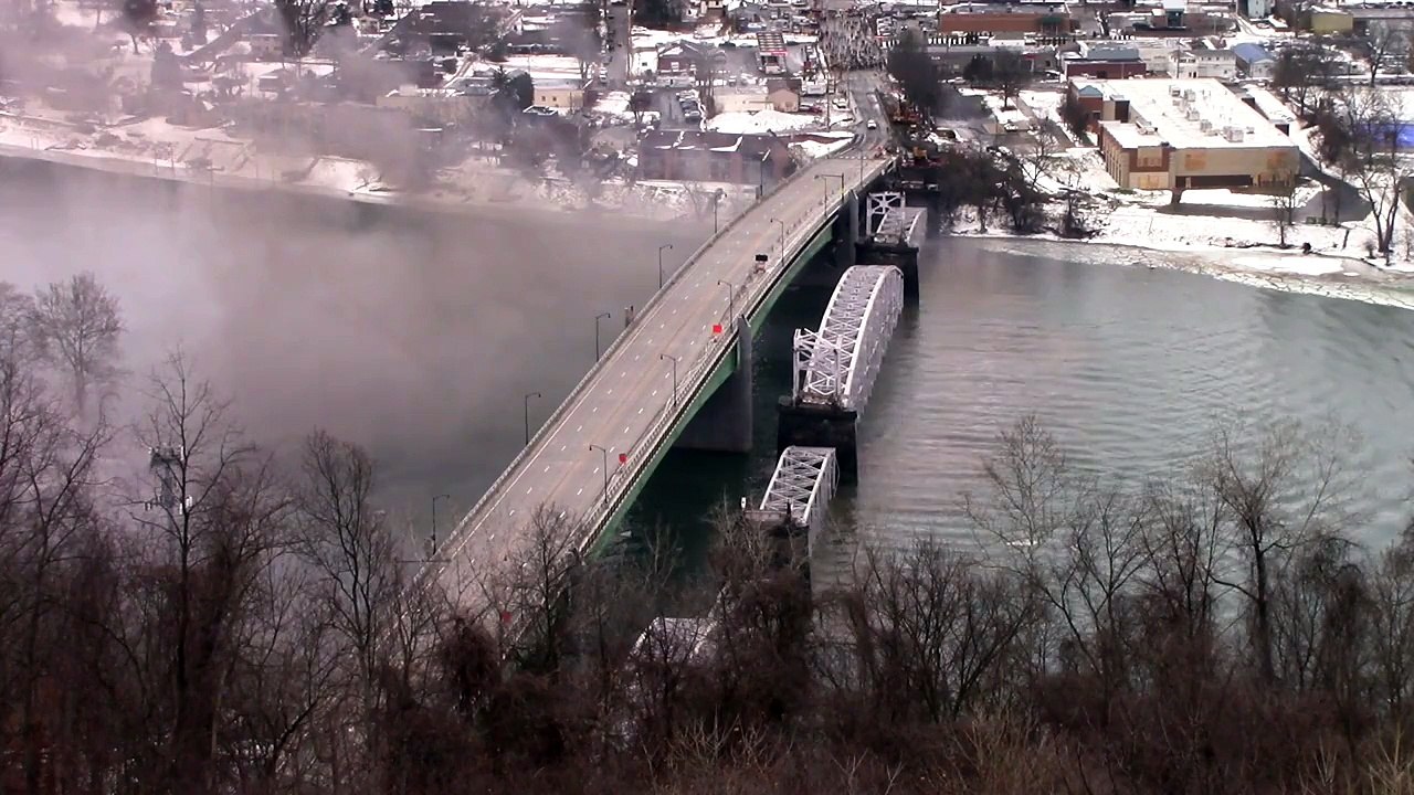 Pennsylvanie: démolition d'un pont de plus d'un siècle en quelques secondes