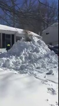 Cette famille a construit son Igloo pendant la tempête de neige Jonas aux USA - TV, Cheminée, Chaine Hi-fi....