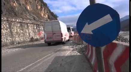 Dëmtimi i rrugës së Xibrakës, prej dy javësh qarkullimi i mjeteve në një korsi- Ora News-