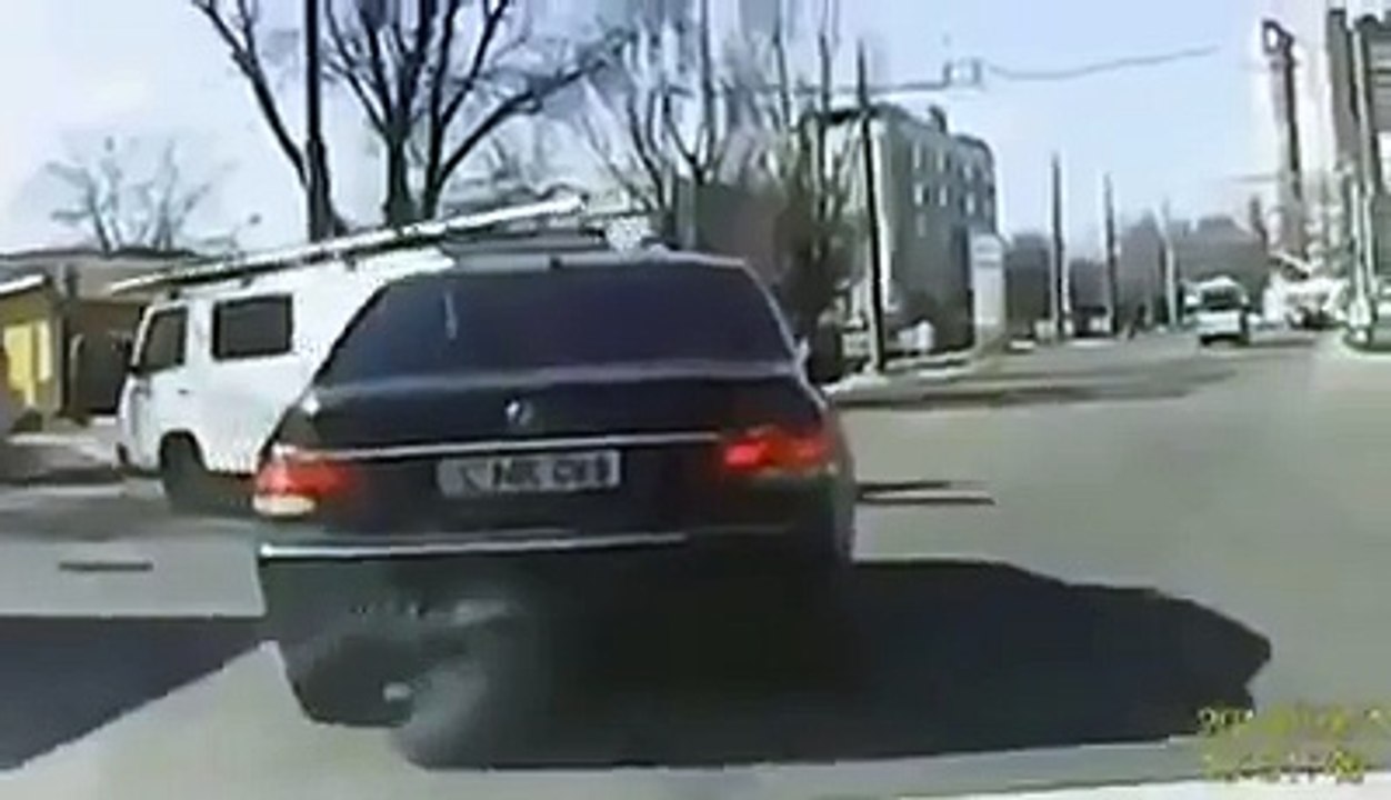 il-fait-le-malin-en-porshe-cayenne-mais-pas-pour-longtemps