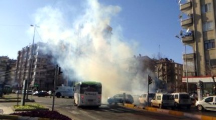 Diyarbakır Savaş Alanına Döndü! Taşlar Havada Uçuştu