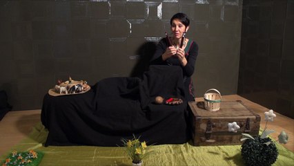 Spectacle "ENFANTINES" par Chloé Gabrielli : contes et théâtre d'objets pour les enfants de 6 mois à 3 ans.