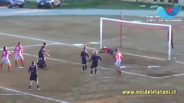 Un gardien sort 4 arrêts en 5 secondes !