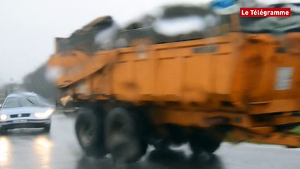 Châteaulin. Le feu de détresse des agriculteurs
