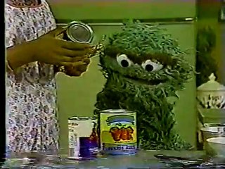 Classic Sesame Street - Oscar The Houseguest