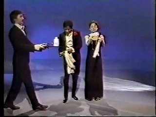 Classic Sesame Street - David and Linda Perform Mary Had a Little Lamb