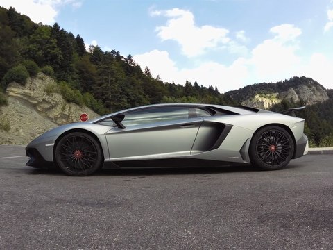Essai Lamborghini Aventador SV LP 750-4 dans les Alpes