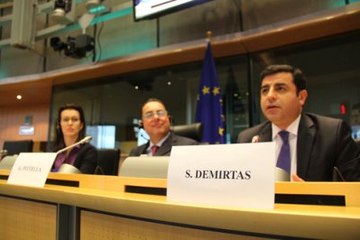 Demirtaş: Işid Cenevre'ye Davet Edilseydi Davutoğlu Bağırıp Çağırmayacaktı