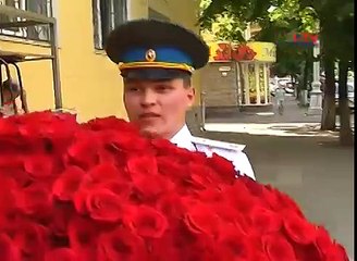 Курсант из Воронежа удивил любимую девушку необычным подарком