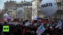 Des milliers de travailleurs du secteur public manifestent à Paris