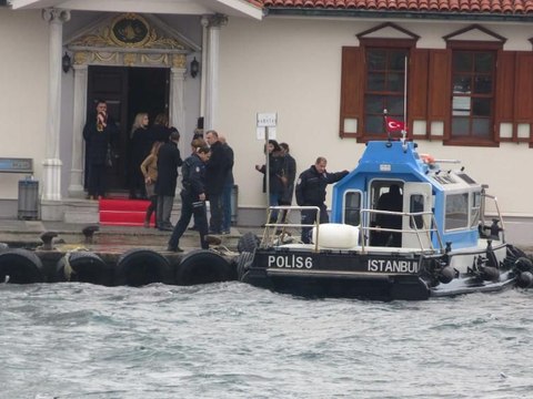 Kız Kulesi'nde 'Cizre' protestosu: 2 gözaltı