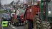 Manifestation des fermiers au Mans : des tracteurs et d’énormes tas d’ordures sur les routes