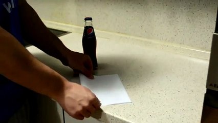 Şişe Kapaklarını Açmak İçin 4 Farklı Yöntem