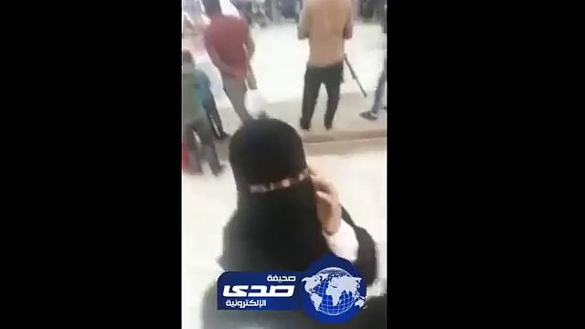 فتاة خليجية منتقبة يضع شقيقتها فى موقف محرج جداً