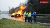 Auray. Les pompiers interviennent sur un feu de pneus sur la RN165