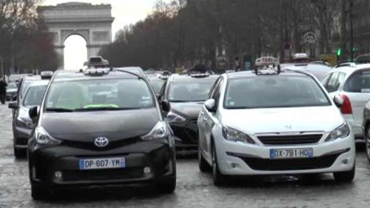 Taksicilerden "Uber" Protestosu