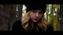 Nick Robinson & Maika Monroe Discuss Running from Explosions in ‘The 5th Wave’ (Comic FULL HD 720P)