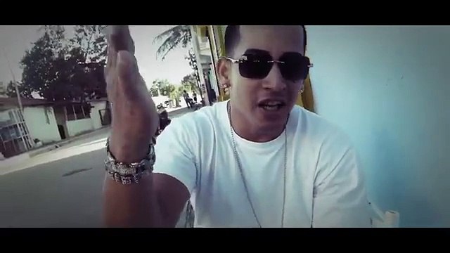 Imitador de Daddy yankee ante las camaras y tambien imita al doctor leonel fernandez