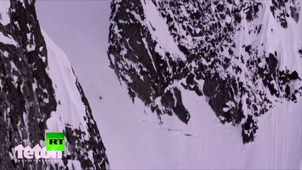 Une skieuse survit à une terrible chute dans une montagne d'Alaska