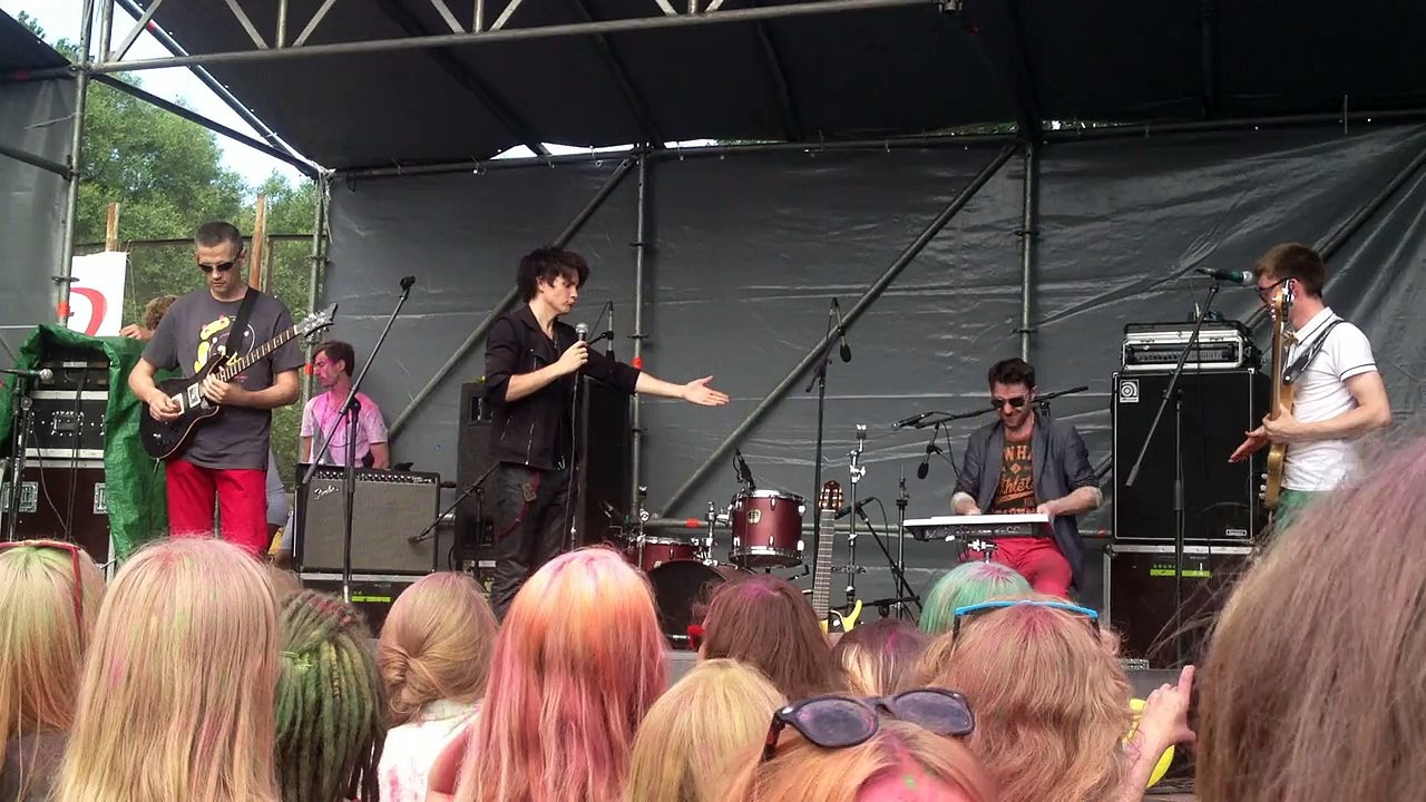 vMetro - «Разговор со счастьем» (без начала) (Фестиваль красок Холи, 07.07.2013) (Илья Монахов)