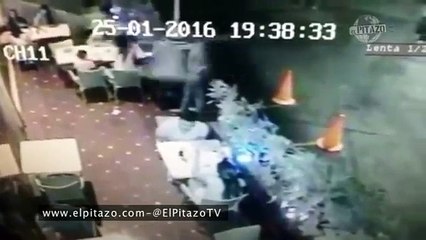 Vea cómo robaron a estas personas en un restaurante en Maracay