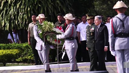 Japan's Akihito visits Philippine WWII cemetery