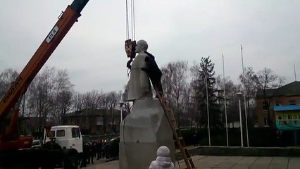 Gros fail de nos amis russes avec une statue