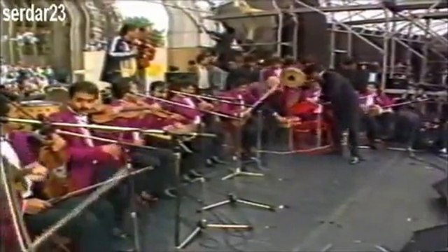 Hayran Oldum Bakakaldım Yüzüne Sürme Değil Rastık Çekmiş Gözüne