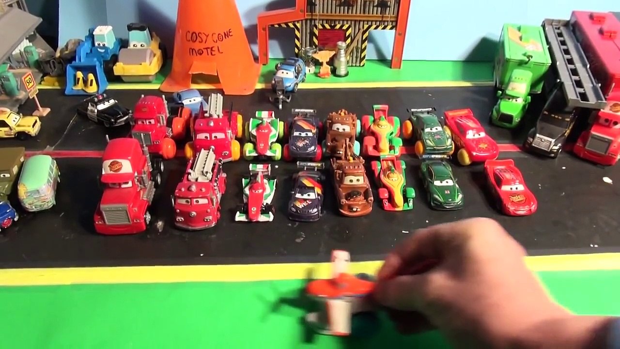 Cars Hydro-Wheels Tractor Tipping, Mack Truck Disney Planes Pocoyo Swiggle Traks Coche de