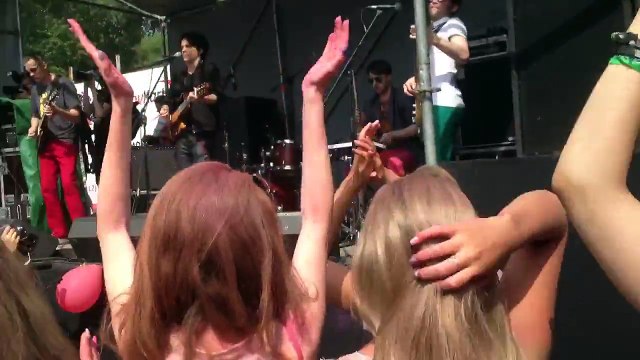 vMetro - «Ai Se Eu Te Pego» («Nosa-Nosa») (Фестиваль красок Холи, 07.07.2013) (Елизавета Беляева)