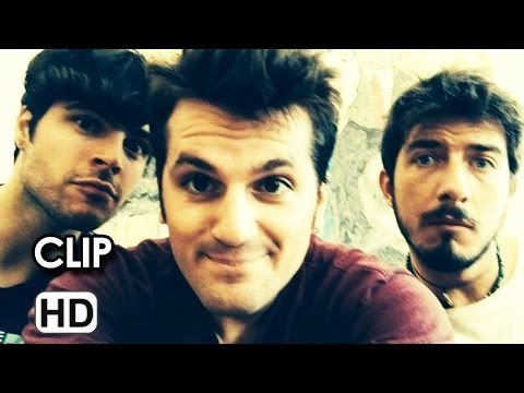 Fuga di cervelli Clip 'Bagno di folla al cinema' (2013) - Paolo Ruffini, Frank Matano Movie HD