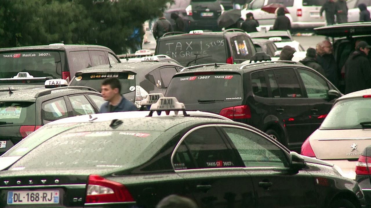 Wütende taxifahrer blockieren paris