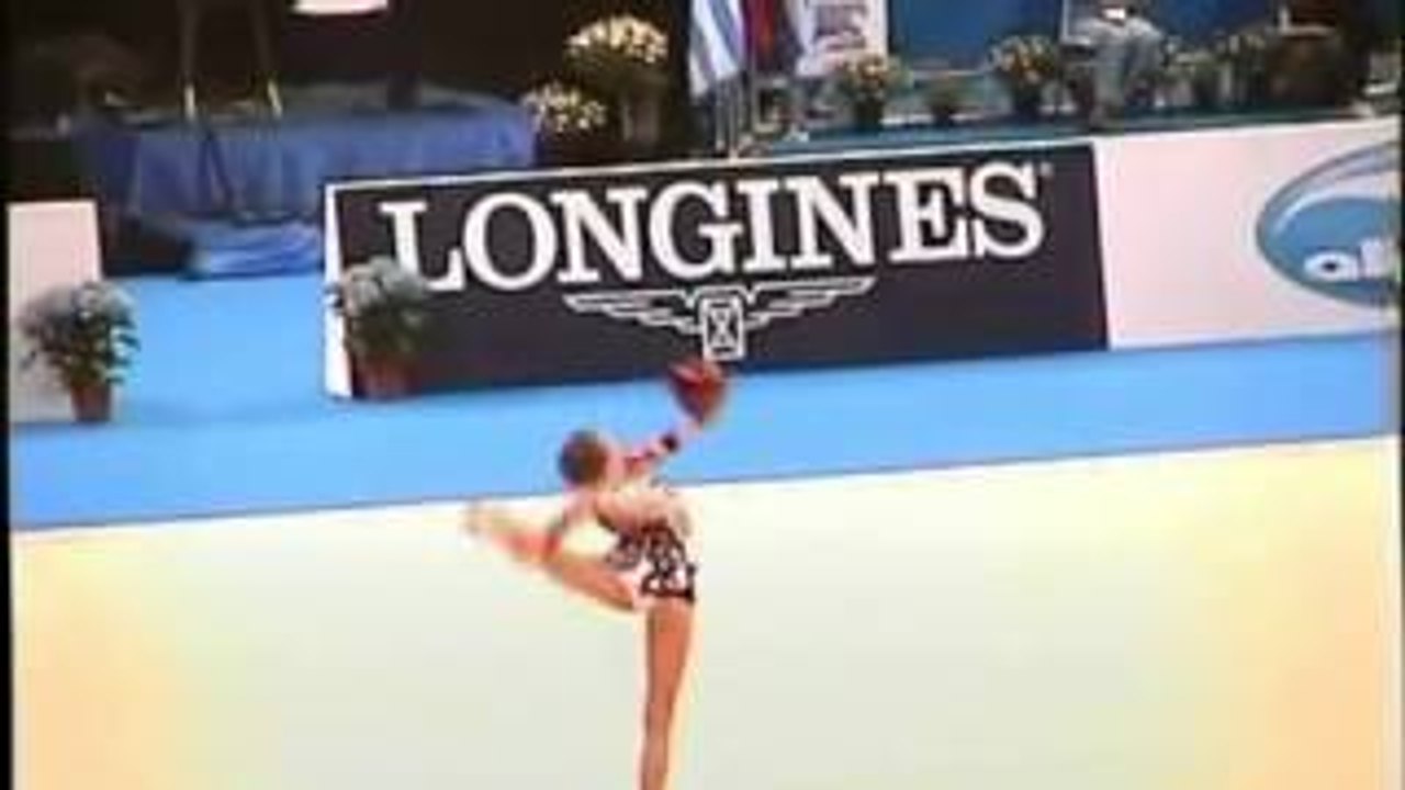 Someone should tell this girl that this cant be done