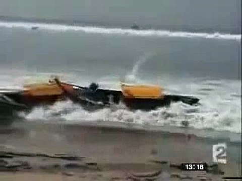 Amazing Tsunami footage in Samoa, due to earthquake Pacific area Sep 29/09 Disastrous Earthquakes