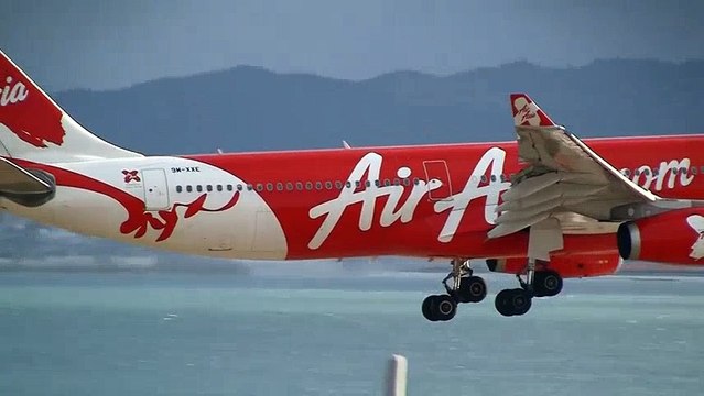AirAsia X Airbus A330-300 Crosswind Landing at Kansai Crosswind Landing